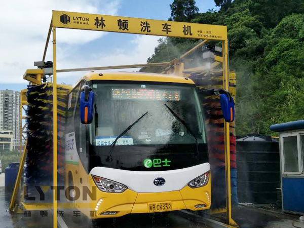 “讓出行更美好”東部公交EBUS選擇林頓大型通道式全自動大巴洗車機(jī)